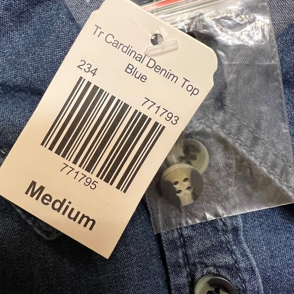 Trilogy Denim Red Cardinal Bird Embroidered Long Sleeve Button Down Shirt Size M - Picture 9 of 11